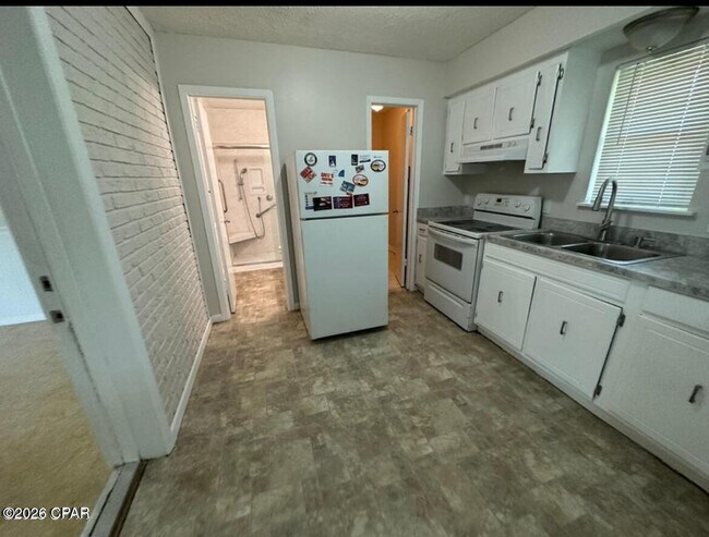 Photo - 102 Hershel Ct