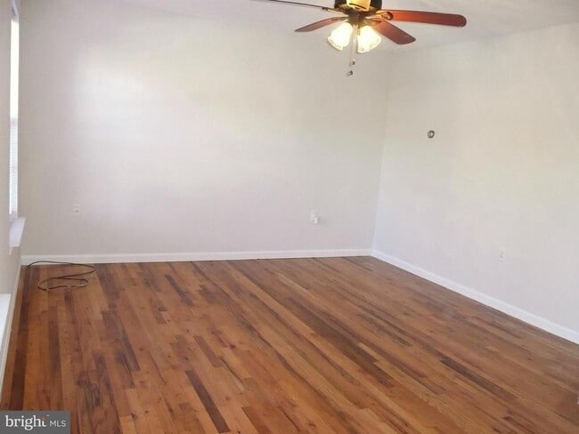 Photo - 255 Waterford Ln