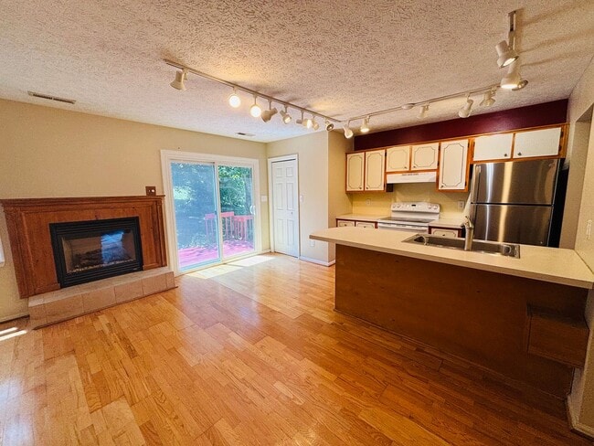 Photo - Nicely appointed 3 bedroom, 2 Bath Townhome