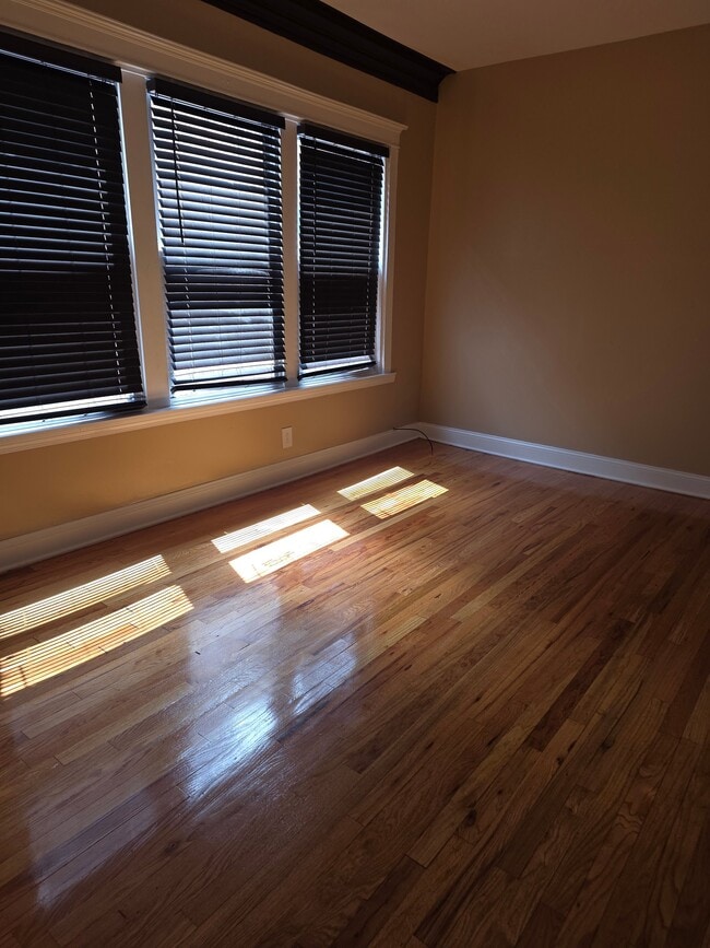 Photo - 7834 S Langley Ave Unidad 2nd fl