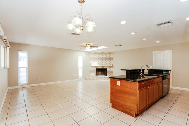 Photo - 1701 E Orangeside Rd