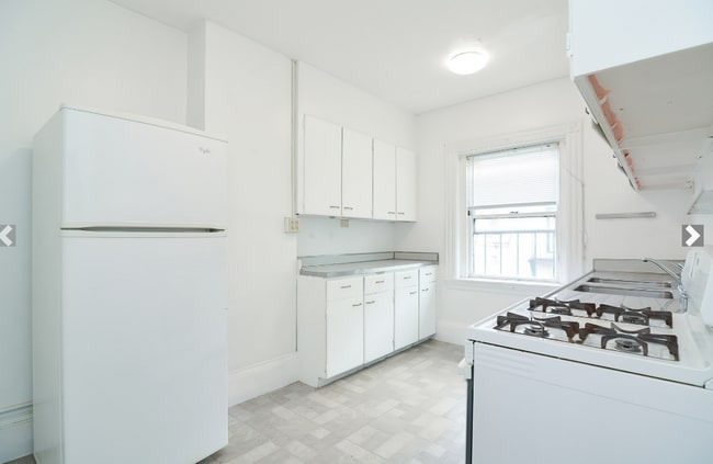 Photo - 923 Beacon St