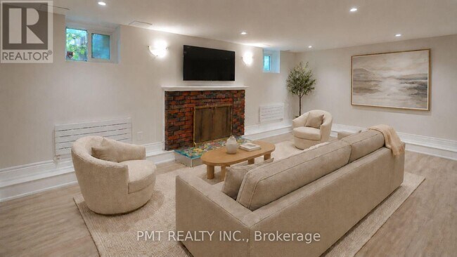 Photo - 881 Coxwell Ave