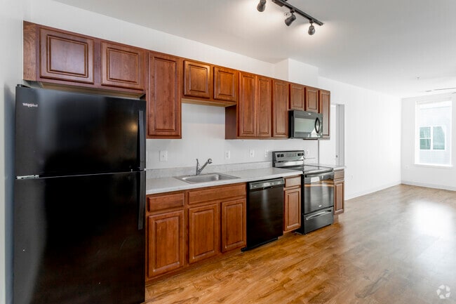 2 BR, 2 BA - 932 SF