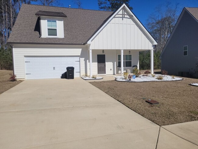 Building Photo - 4 bedroom 2.5 bath