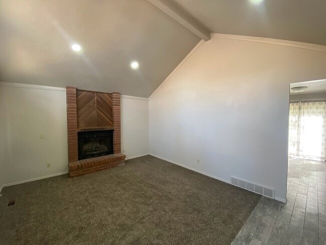 Photo - 538 Heather Rd