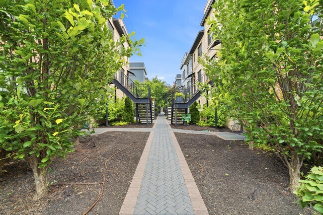 Photo - 84 Normandy Ave Unidad G52