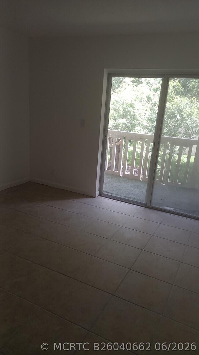 4165 SW 67th Ave Unidad 208b