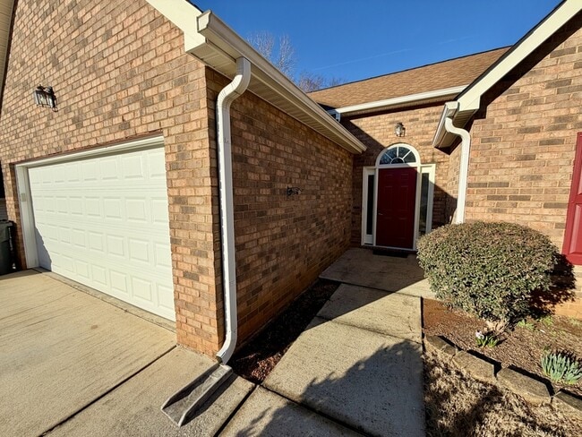 Photo - 204 Jessie Ct