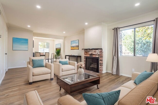 Photo - 9140 Burnet Ave