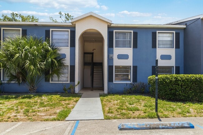 Building Photo - 2569 N Alafaya Trail