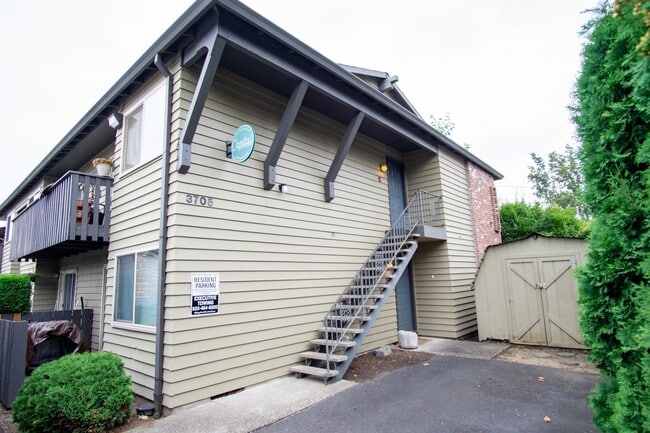 Building Photo - 3705 SE 35th Pl Unit 17