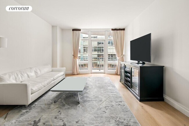 Building Photo - 555 W 59th St