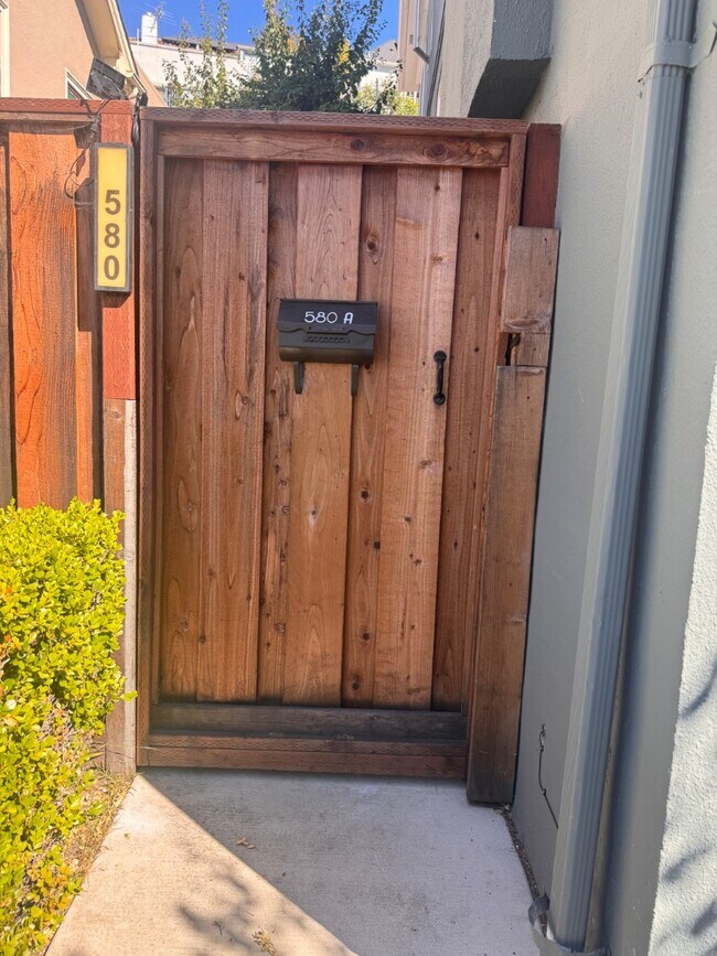 Photo - 580 Wesley Ave