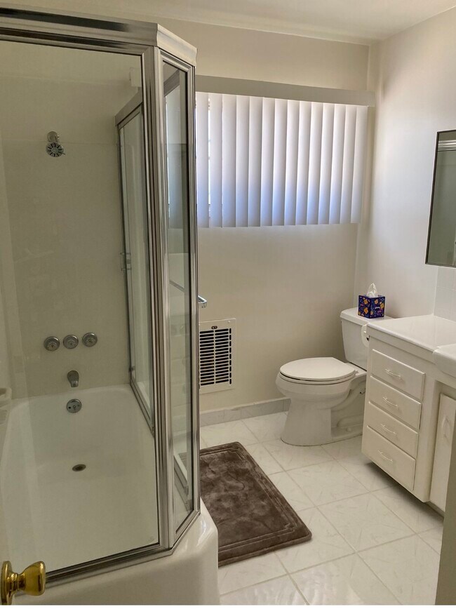 Photo - 333 W 33rd St