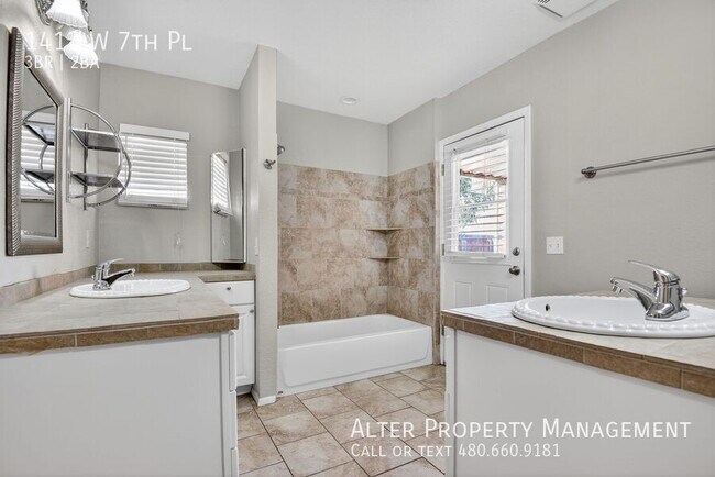Photo - 1413 W 7th Pl