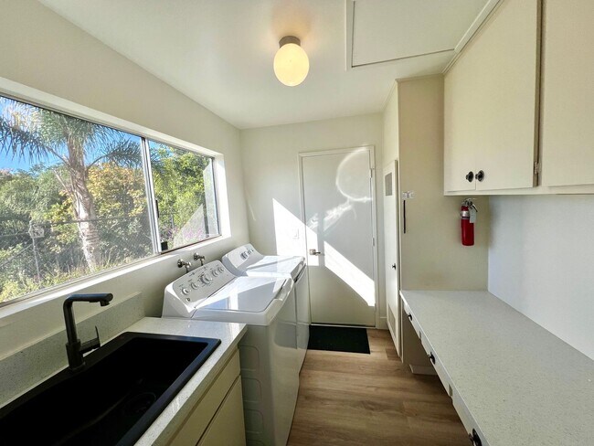 Photo - Beautiful 3 bedroom 2.5 bathroom home in M...