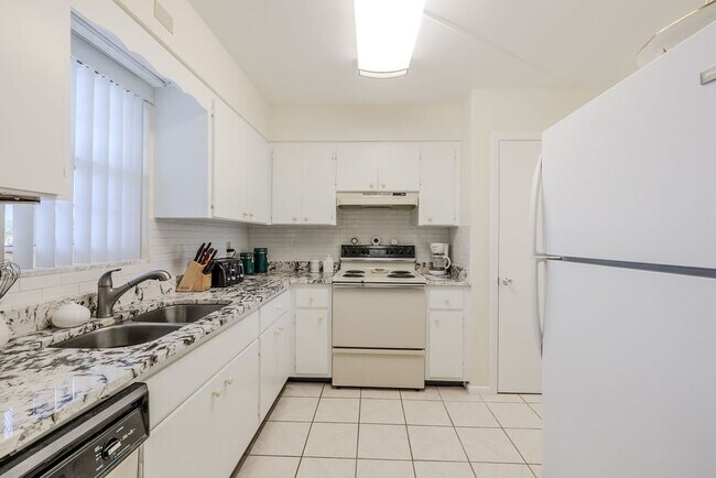 2333 Indian River Blvd Unit 306