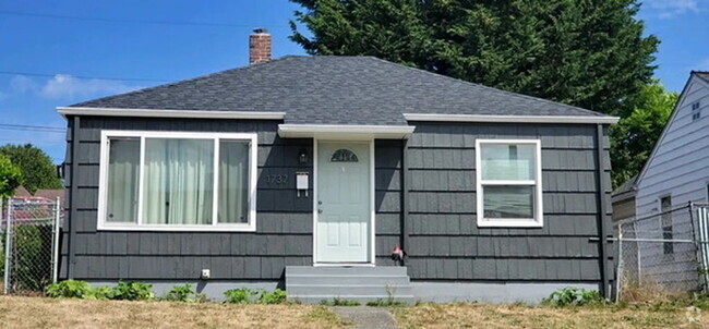 Building Photo - 1737 S Fife St Rental