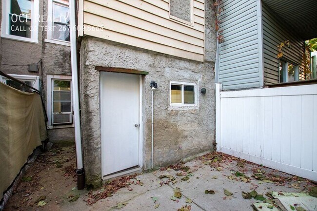 Photo - 2043 Gerritt St