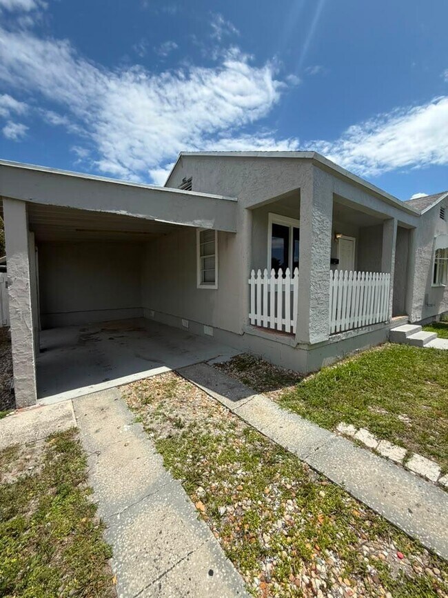 Photo - 933 30th Ct
