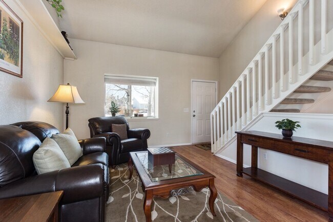 4 BED 3 BATH HOME IN FOX HILL!