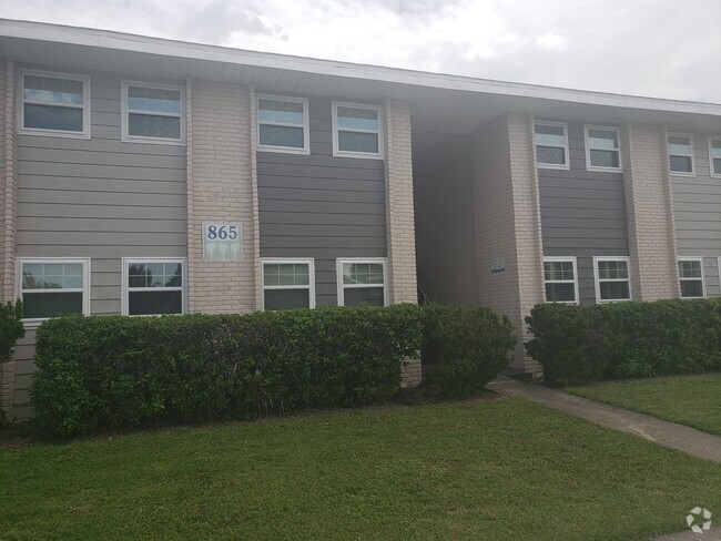 Building Photo - Available Now : 3 Bedroom 2 Bath Condo