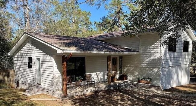 Building Photo - $500 Move-In Credit!! Spacious 4BR Home with Oversized Garage and Fenced Backyard in Valdosta!