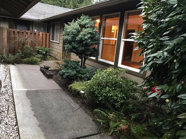 Building Photo - Duplex Off Barnes Rd. With Quick Access Ev... Unit 1585