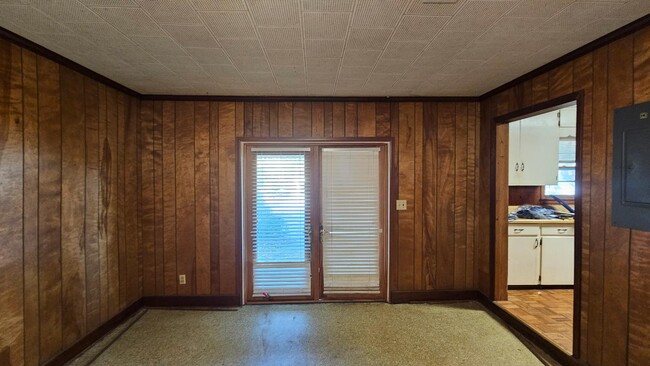 Photo - 298 Lindale Ave