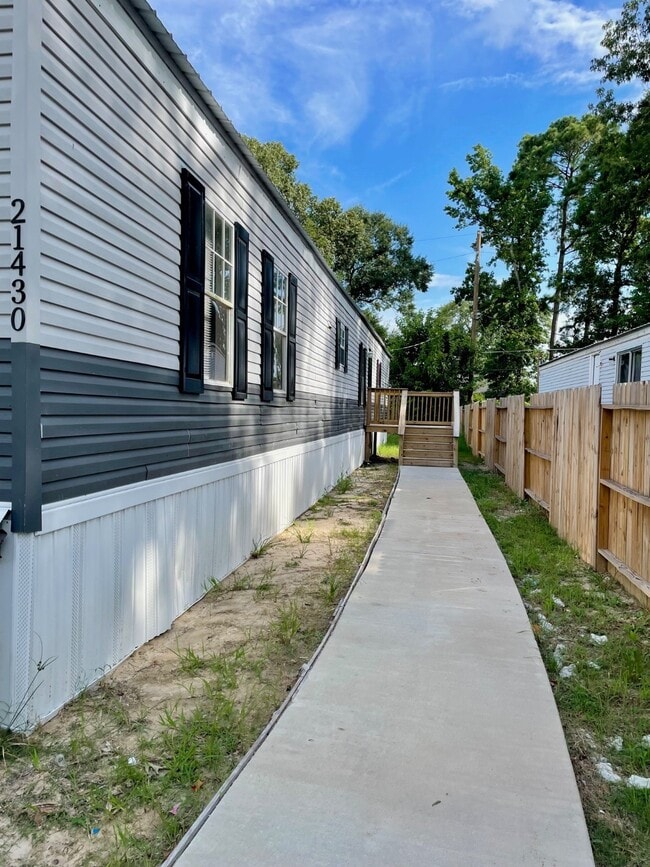 Building Photo - 21430 Dunn Rental