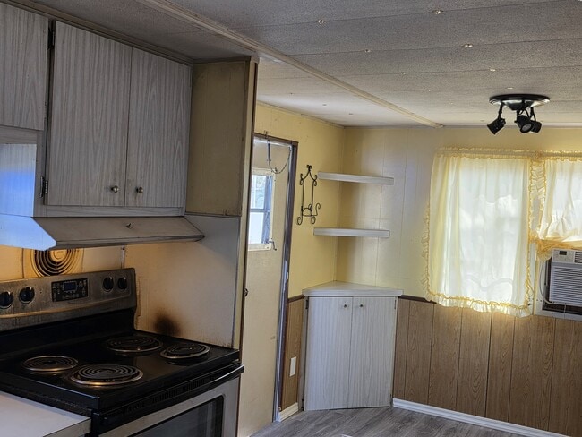 Photo - 226 Lamplighter Ln