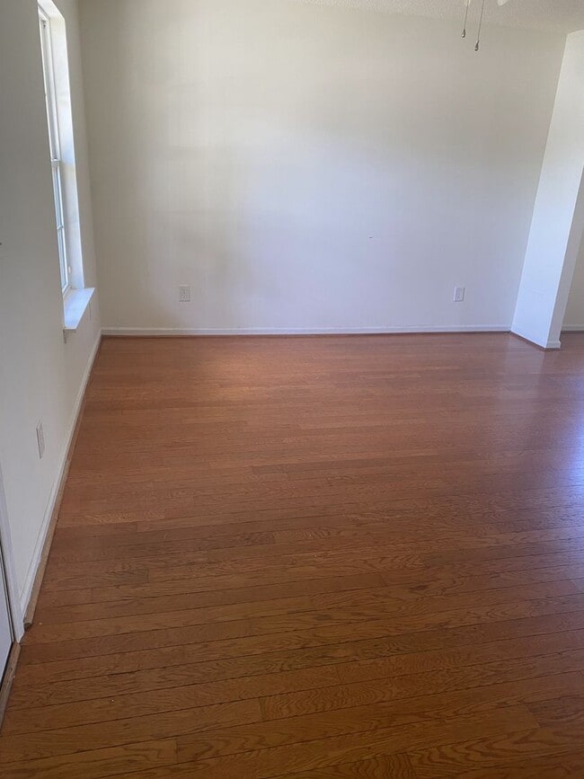 Photo - 4 Bedrooms 3.5 Bathrooms FOR RENT