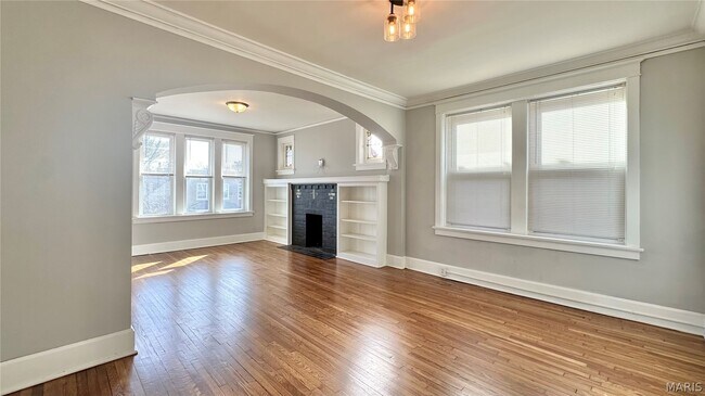 Photo - 4919 Murdoch Ave