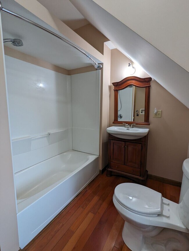 Photo - 1 Bedroom, 1 bath Unit Available in Bedfor...