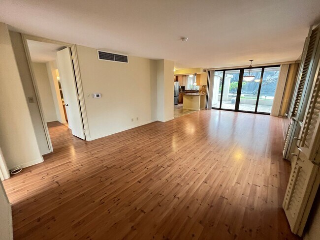 Photo - Yacht Harbor Towers (Ala Moana)-1282 sf, 2 bed+den, 2 bath, 2 prkg-INCLUDES UTILITIES Unit 513