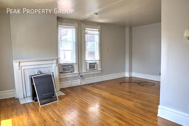 Photo - 250 1/2 W. 5th Avenue Front-