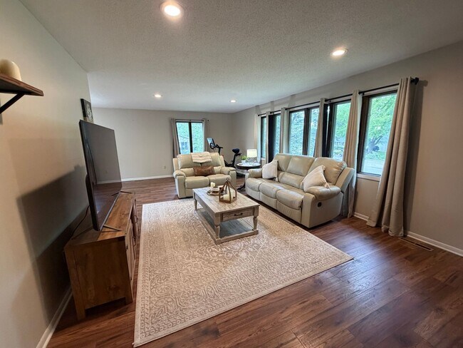 1609 Gateway Dr
