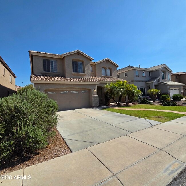 2709 W Redwood Ln