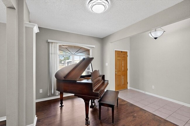 Photo - 920 Mason Ln