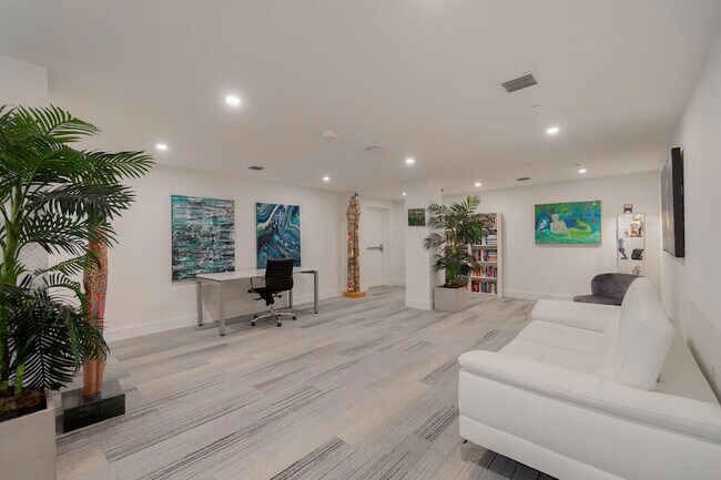 Photo - 111 SE 1st Ave Unit 404