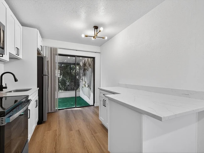 Photo - 1684 Martin St Unit A