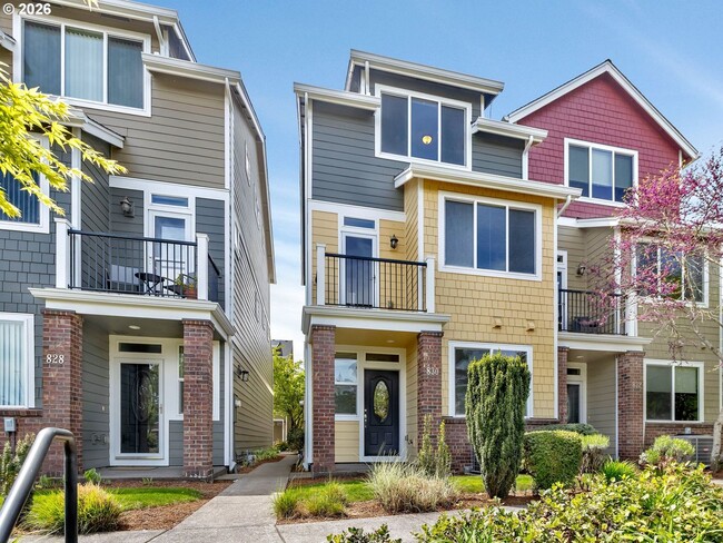 Building Photo - Spacious Living in a Modern Townhome