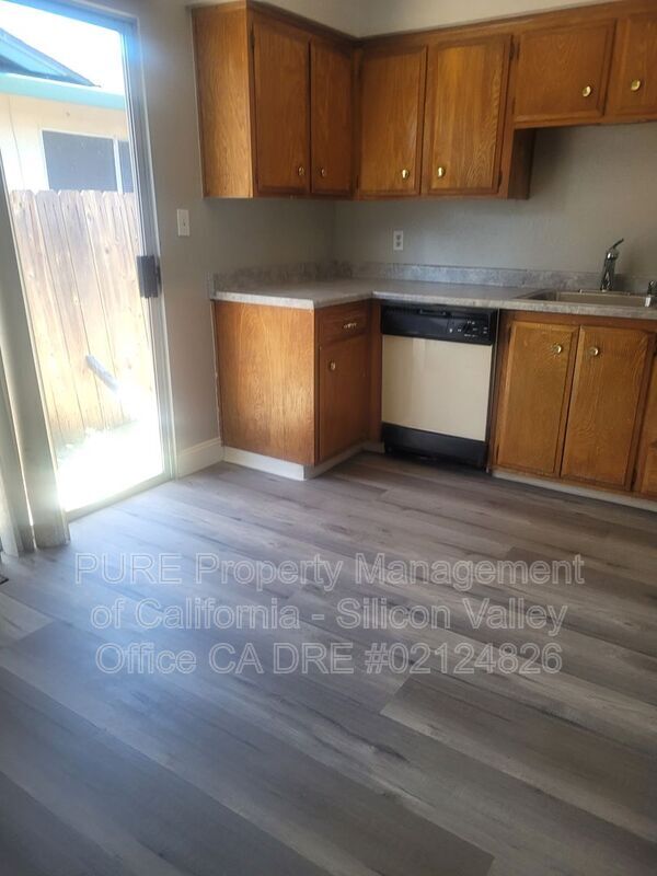 Photo - 2451 Kennedy Ave