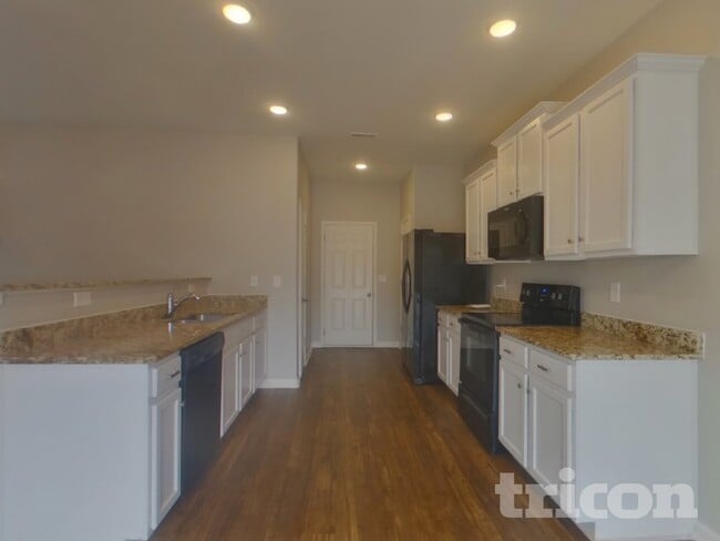 Photo - 1332 Waylon Ave