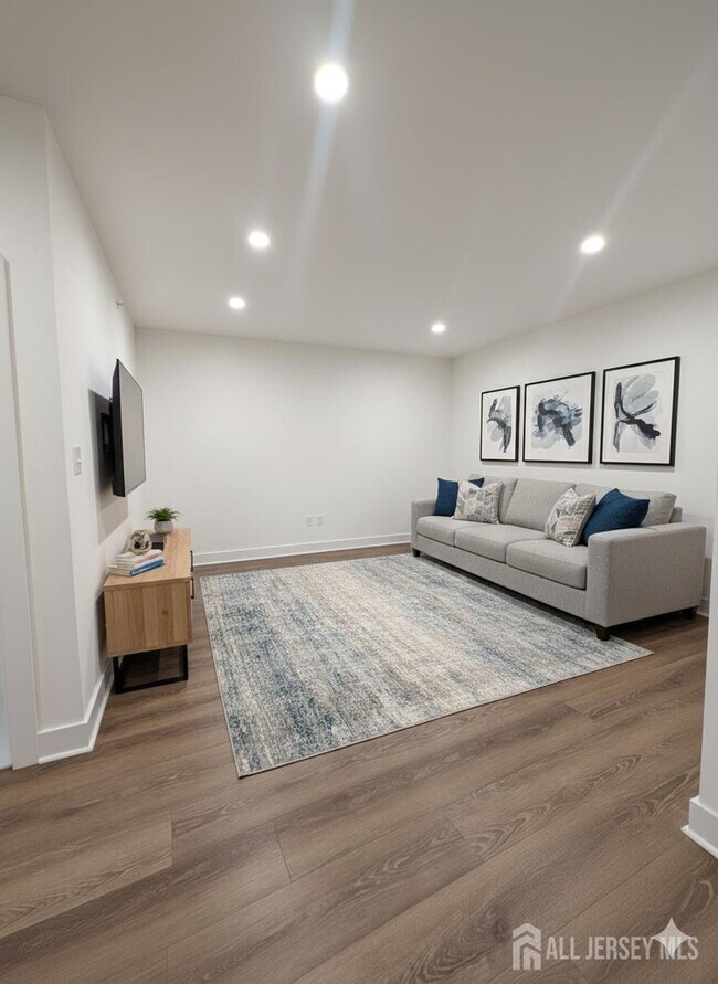 Photo - 581 Middlesex Ave Unit 304