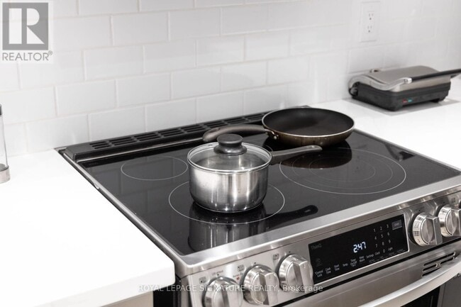 Photo - 760 Lawrence Ave W