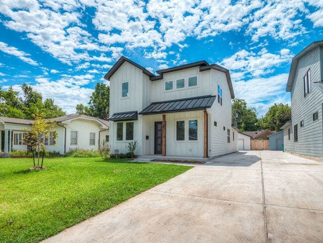 Photo - Spacious 4-Bedroom Home with Thoughtful De...