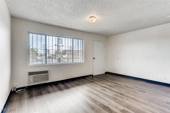 Photo - 4600 University Center Dr Unit 128