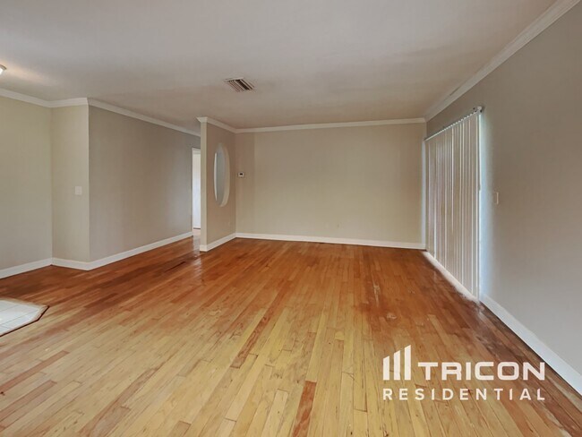 Photo - 808 Heidi Rd